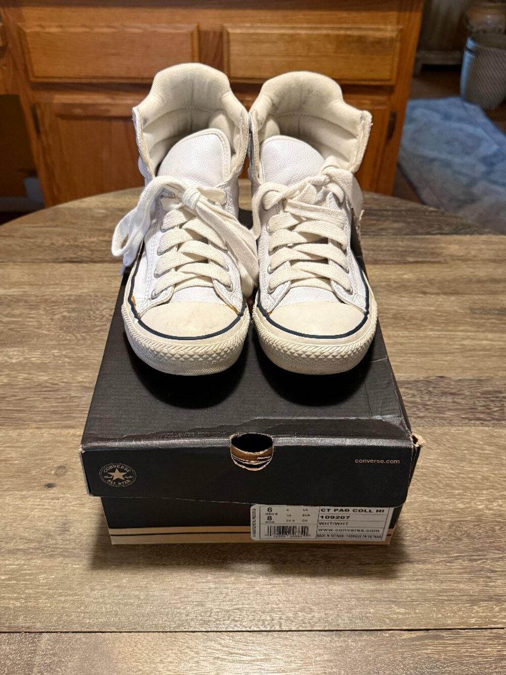 Converse Chuck Taylor High Street Leather Sneakers w/Original Box Size 8 Woman